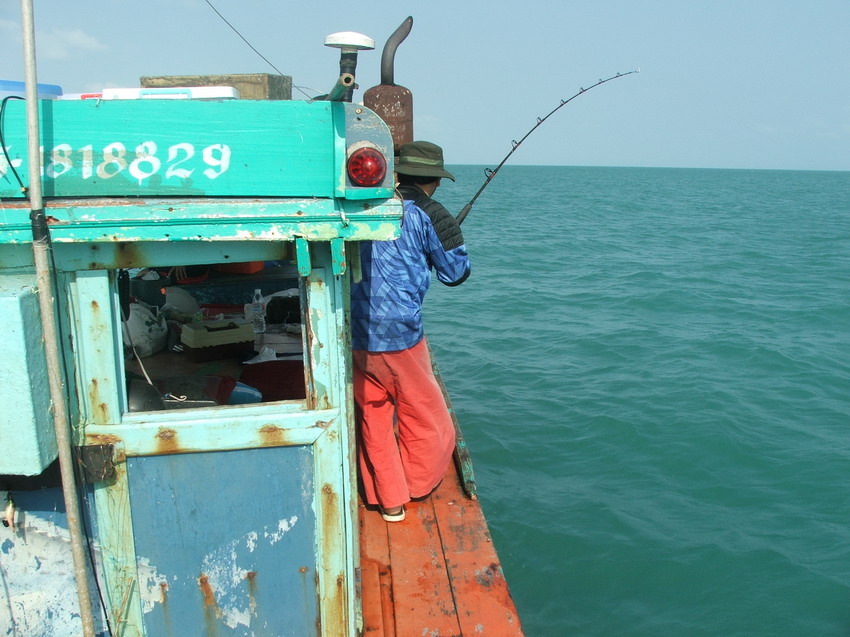 ไปท้ายเรือดีกว่า :laughing: :laughing: :laughing: