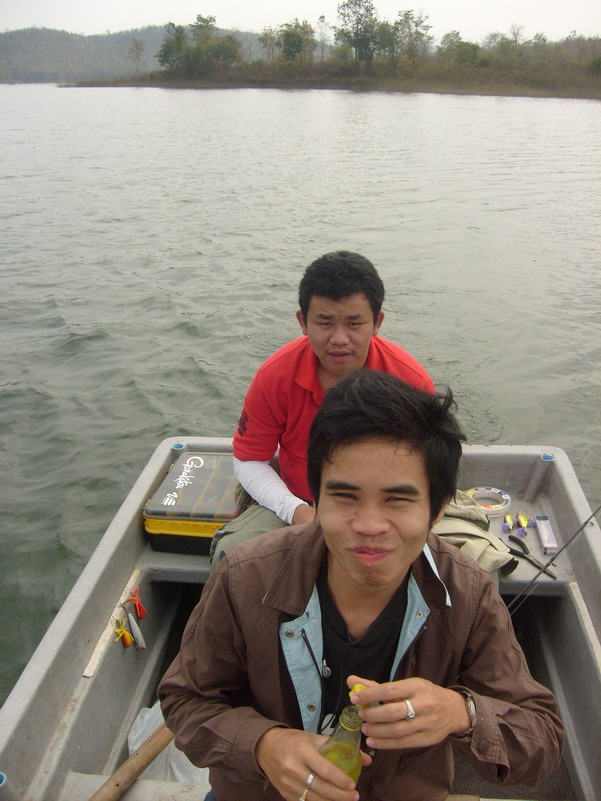  :grin: :laughing:

คนนั่งเฉยๆก็เหนื่อยเป็นเนาะ ซัดสปอนเซอร์เฉยเลยง่ะ  :mad: :grin: :laughing:

