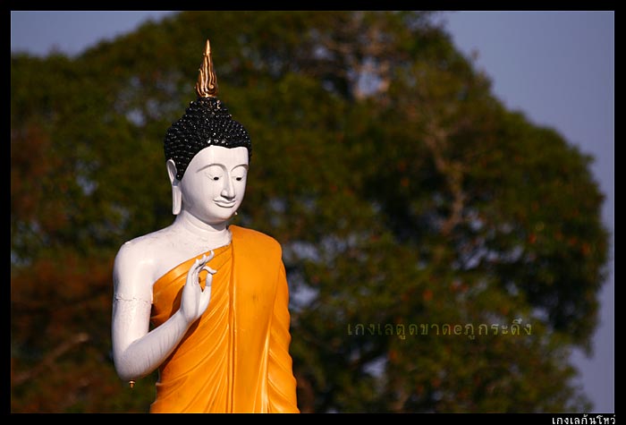 หลวงพ่อพระแก้ว พระพักต์ยังคงเปี่ยมด้วยเมตตาเสมอ