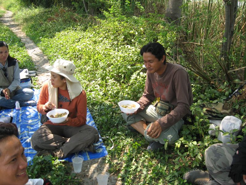 น้าเอ็กซ์ กับ ผบ. ก็มาหม่ำด้วยกัน อะอะ ไม่ค่อยห่างกันเลยคู่นี้อะ :laughing: :laughing: :laughing: