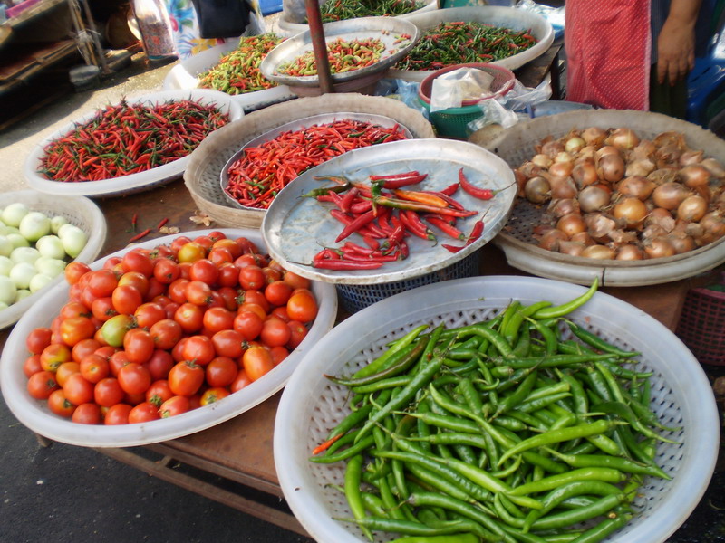 มาซื้อผักลงเรือ.... :tongue: :tongue: