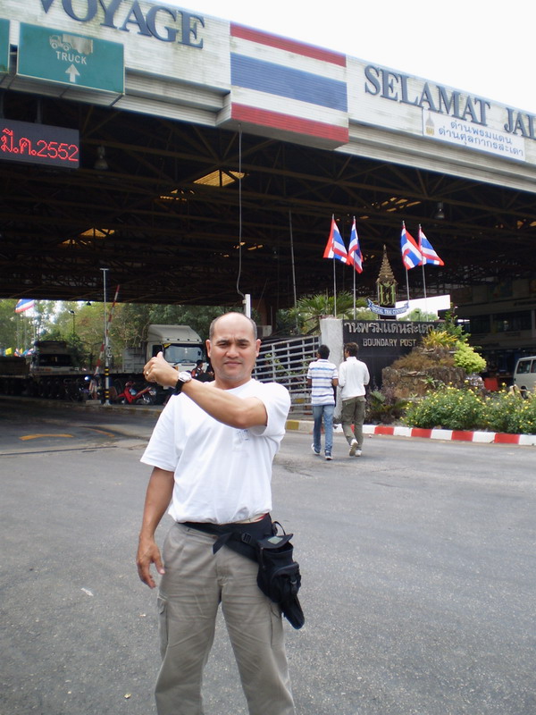 เอาละ...ผ่านเข้ามาแล้ว...ตรงจุด..โนแมนแลนด์.... :love: