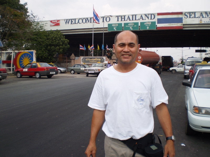 หันหลังฝั่งไทย :love: