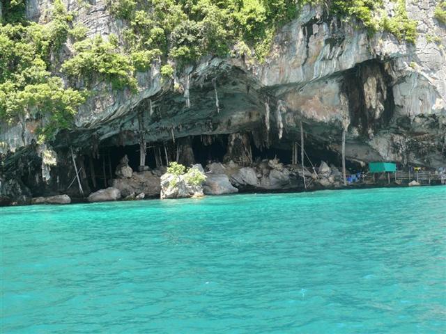 ถ้ำไวกิ้งครับ มีภาพเขียนโบราณ