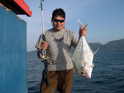 มาสนับสนุนกิจกรรม บำเพ็ญประโยชน์ ครับป๋า

ส่วนเฮียชัยกับน้าไก่ถ้าไม่ไปขอให้ "แบ๊ะ" ทั้งปี  อิอิ 