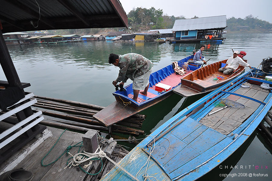 เรือออกกันทั้งหมด 5 ลำครับ
