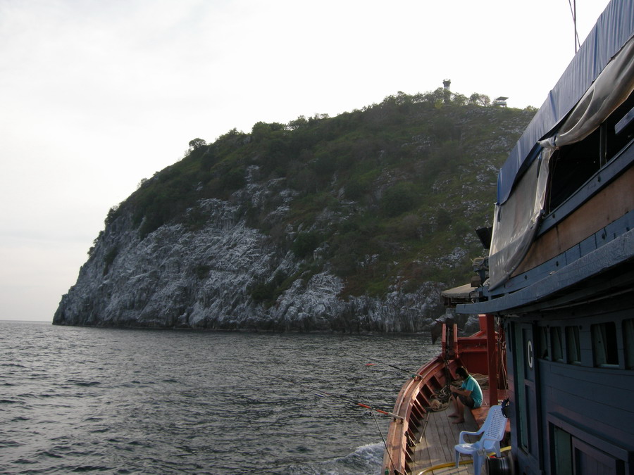 เกาะนี้...เรียกว่าเกาะล้าน..หรือปูเลาแประ....
หรือที่รู้จักกันคือแป๊ะซือ... นั่นเอง :ohh: