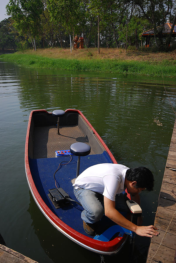 ทันทีที่มาถึง น้าตุ๊ย แกก็จัดการเรื่องเรือ แบ๊ต ให้เสร็จสรรพ โอ้วๆๆๆๆ งานนี้ การันตรี ว่า ไม่มีแห้วแ