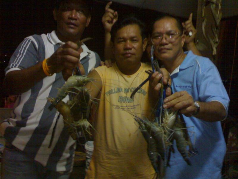 ...วันนี้...ฮอท....ครับ..พลพรรค คน รัก กุ้ง..จั่วได้หลายตัว.......