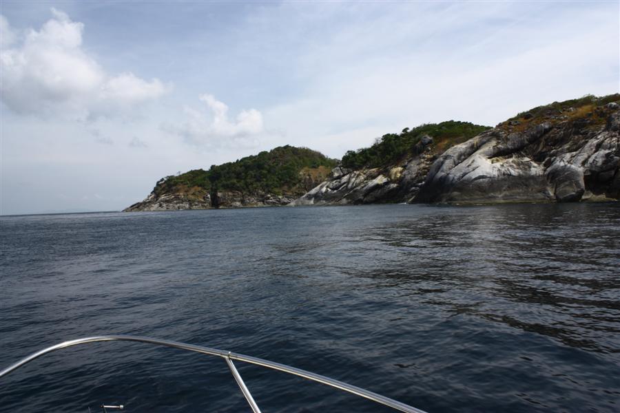  [b]ลอยลำหวดเหยื่อกันไปเรื่อยเปื่อย ท้ายเรือน้าเจนหวดกระจาย(ฟู่)หัวเรือไต๋นะหวดตูมมม!!! เด้งมาโดนป้อ