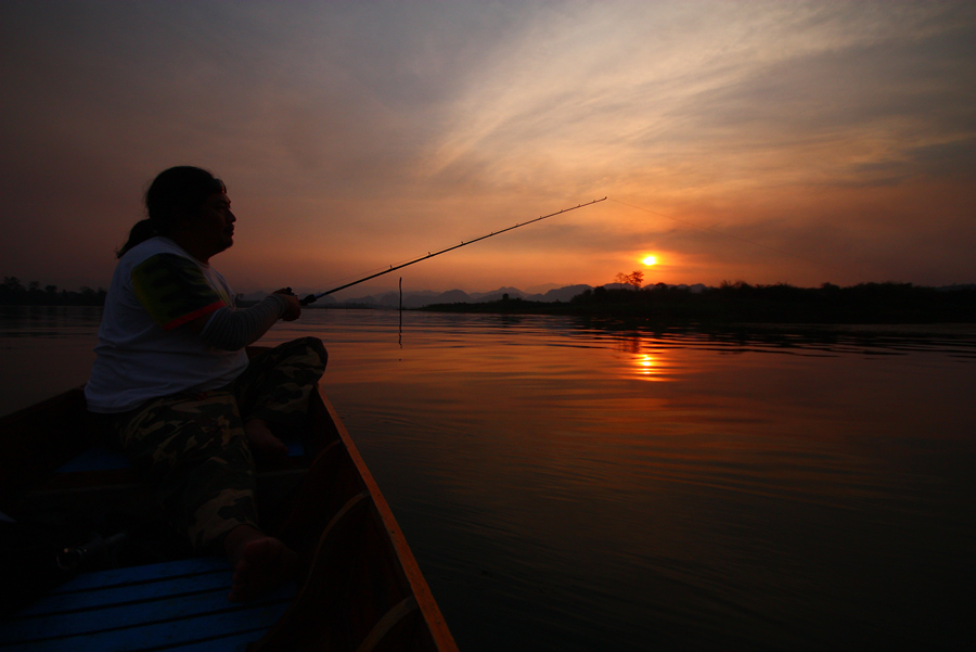 ย้ายหน้าตี๋ ไปประจำการหัวเรือ....
พงเต๊บมาดอยู่กลาง ถ่ายรูปได้สวยๆ เคลียร์ๆกว่าแยะเลย..
 :grin: :g