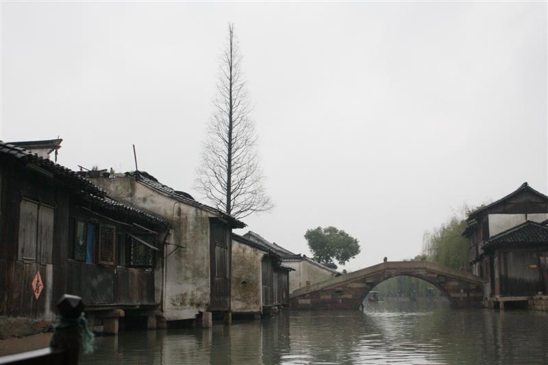 ขากลับให้นั่งเรือออกมา เป็นเรือแจวแบบโบราณ ให้ทิปคนแจวเรือจะร้องเพลงให้ฟังด้วย
ให้ไป20หยวน คนแจวผู้