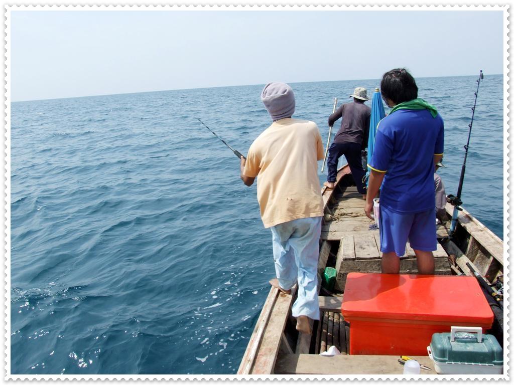 งานนี้ปลาวิ่งรอบเรือเลยครับ