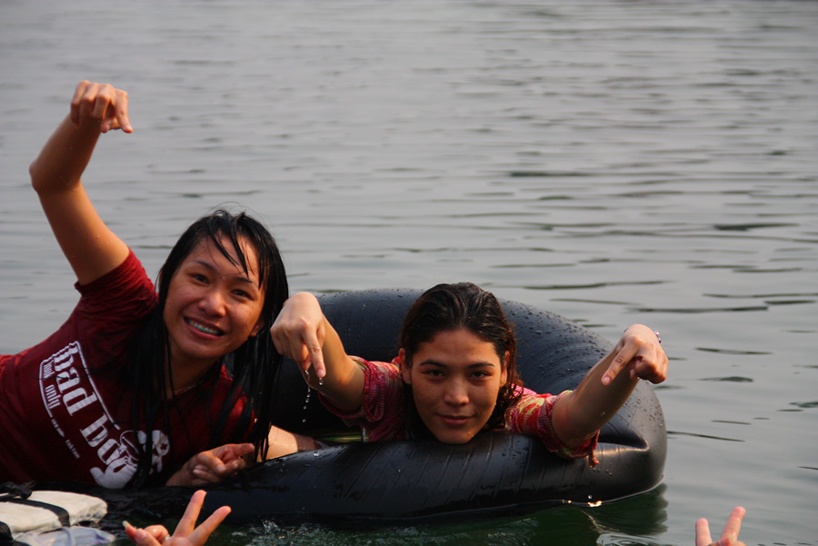 ซูมไปดูอีกที....
ได้ภาพน้องกี้ ก๊ะ น้องกิ๊บ
 :grin: :grin: