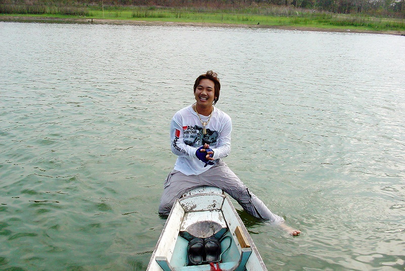   

 :laughing: :laughing: :laughing: [b]เดี๋ยวนี้เค้าต้องล้วงปลาให้ถึงที่   [/b]