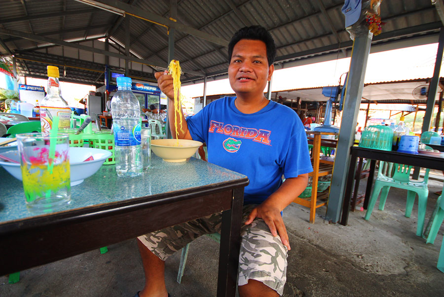 สวัสดีครับ น้าชัย
 :smile: :smile:
----------------------------------------

ซัดซะหนึ่งชาม ก๋วยเ