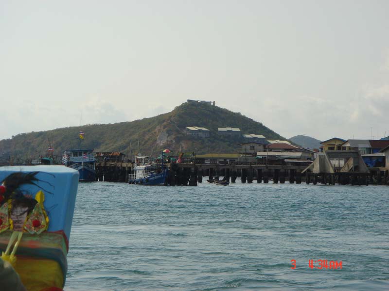 เรือใกล้ถึงท่าเทียบสะพานฟิชชิ่งบริดส์แล้วครับ  :cheer: