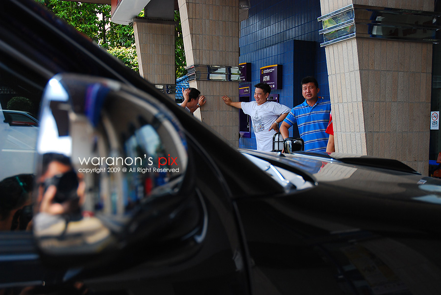 บรรยากาศครื้นเครง เพราะกำลังจะได้ตกปลากัน