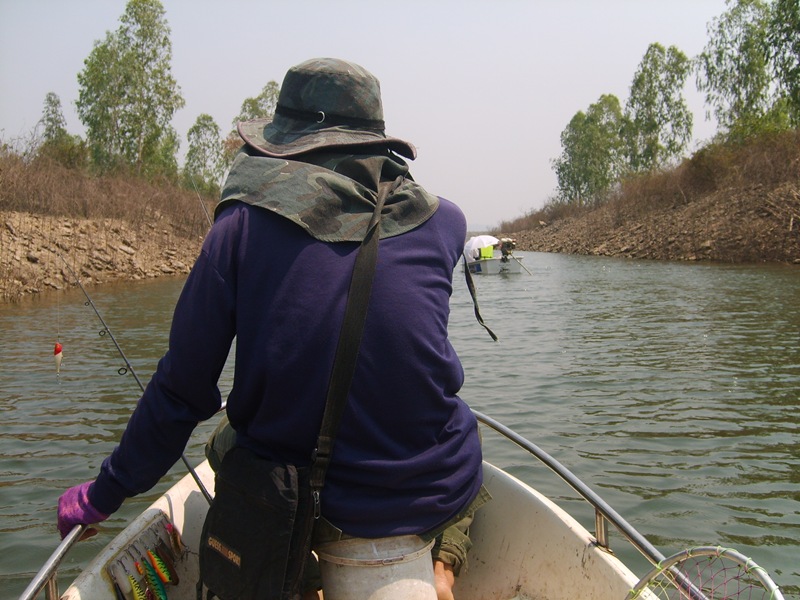 หลังจากที่ลมเริ่มแรงมากขึ้นทุกทีเราเลยตัวสินใจเอาเรือเข้าฝั่งกัน 