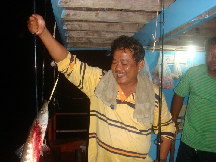 เป็นสาก....แต่เล่นมันส์กับคันอ่อน  รอกเล็ก shimano SLADE  
มันส์สบัดเหยื่อเกี่ยวแขนเสื้อ หวิดติดเนื