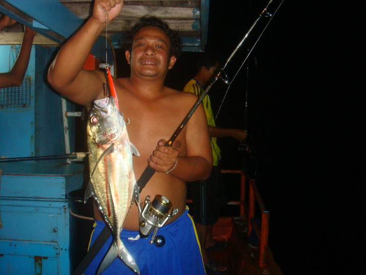 น้องเอ็ดจิ๊กท้ายเรือ  ก็มีตัวเหมือนกัน....รอก RYOBI  appluse 8000  จิ๊กมันส์ กำลังดีครับ.....