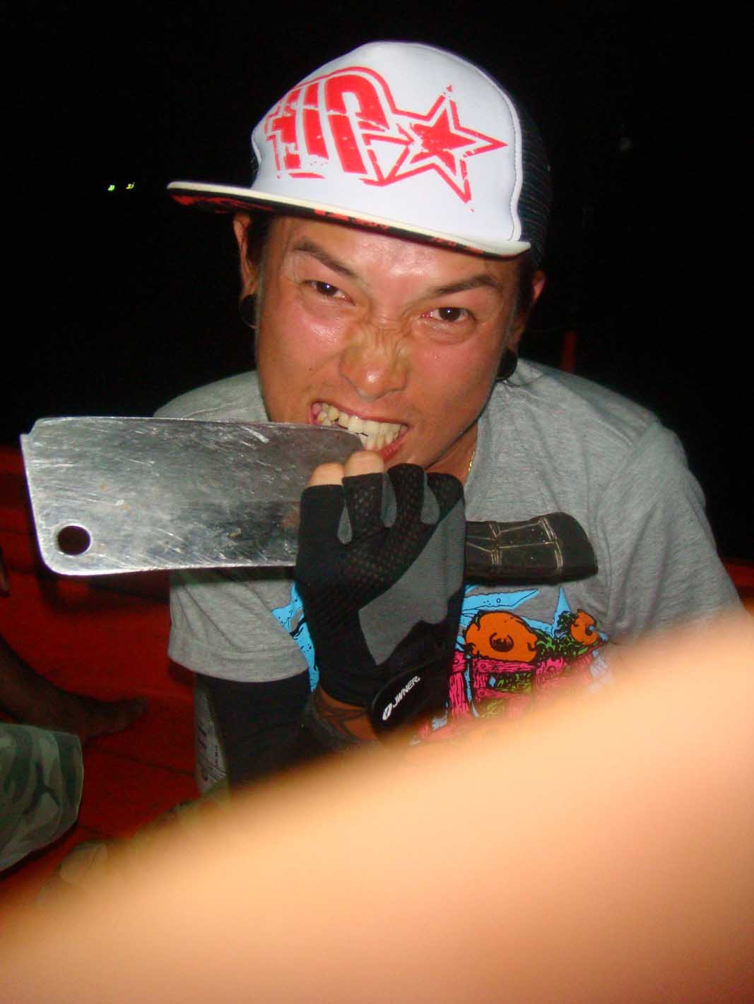 ผมจึง.....เชือดซ่ะเรย........... :umh: :umh: