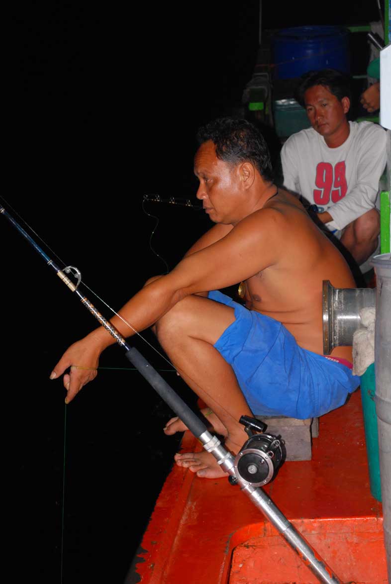 และ......เข้ารู.......กำ...........สังเกตุหน้ารักษ์พระบาท............. :laughing: :laughing: