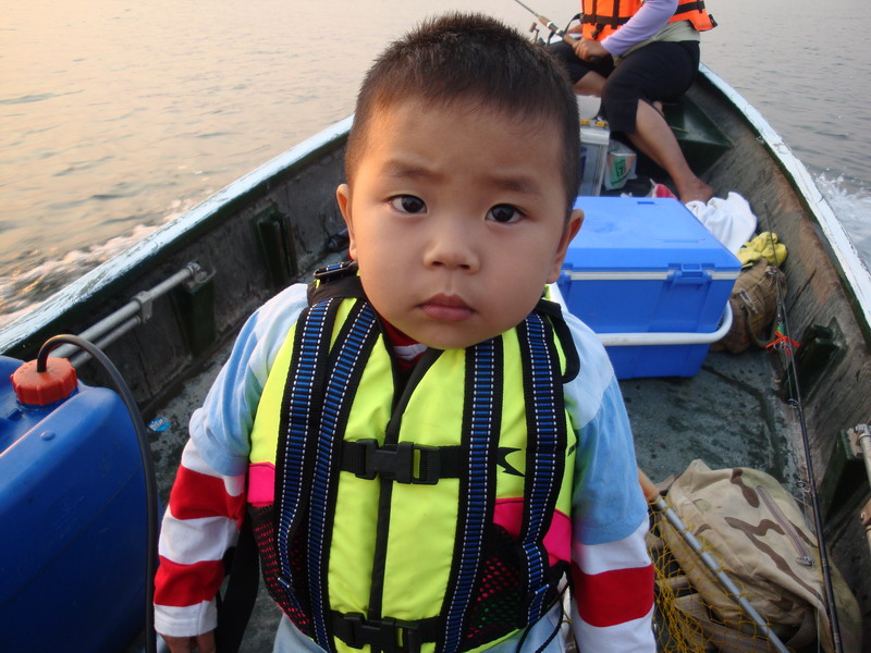 หลังจาก บ่ายหัวเรือออกมา เจ้าตัวเล็ก ก็ตื่นพอดี ดูดวงตา บ๊องแบ๊วส์ ยังคงเหลือ ร่องรอยของคนที่เพิ่งตื