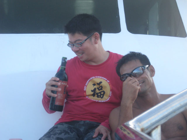 เปิดไวน์  แจกรอบเรือ  