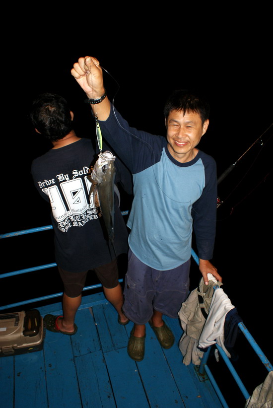 ตัดมาช่วงกลางคืนโกดำก้อปั่นหุ้น ให้ได้แหกขรี้ตาตื่นมาลุยกัน  :love: :love: