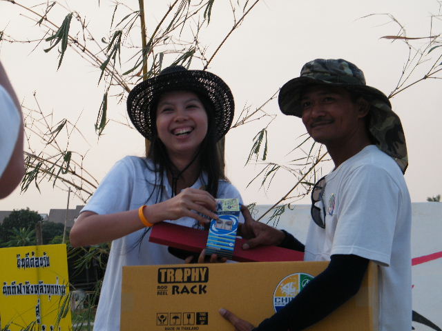 มีน้ำยาล้างตาด้วยครับ สำหรับอันดับที่ 2 อ้ะทัมใจก้อมี :laughing: