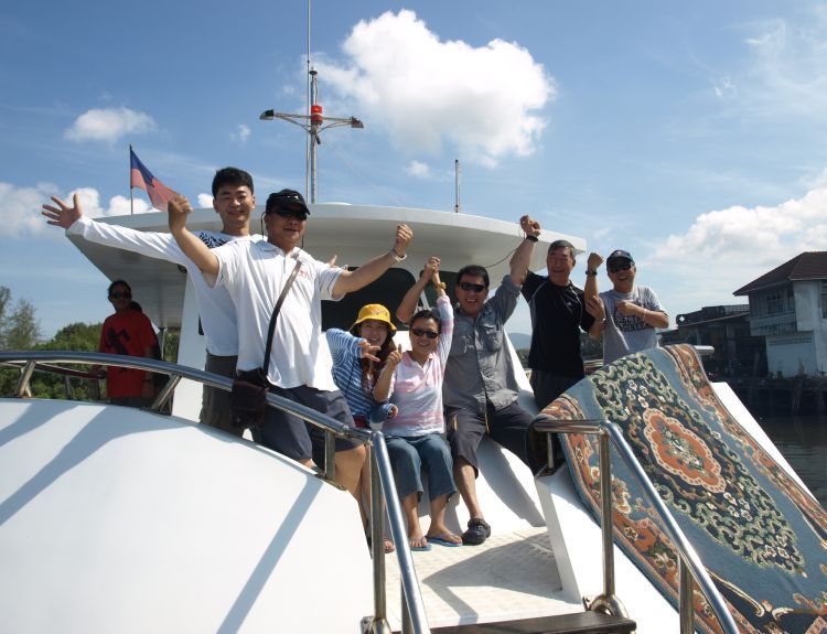 







ลูกเรือในทริพนี้ ส่วนใหญ่เป็นชาว มาเลเซีย และสิงคโปร์

เพื่อสมการที่ลงตัว ผมเองจึง