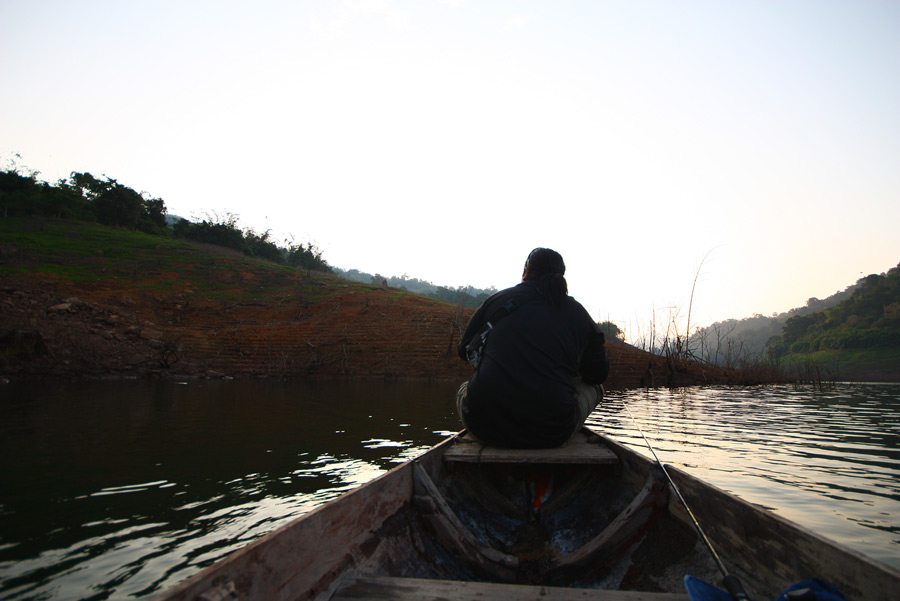 หัวเรือเอาไปเลย...พงเต๊บมาดคอยฟัดตามหลังก้อได้...
มาลงเรือที่นี่ก๊ะคราย ก้อให้เพื่อนๆ อยู่หัวเรือทุ