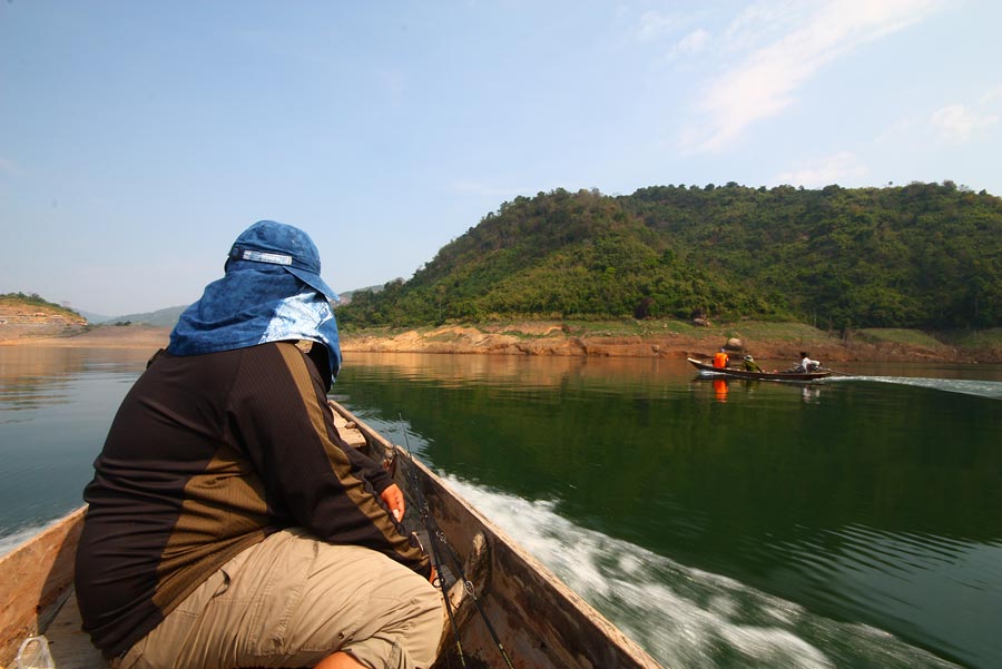 เรือลำของป๋าอ๊อด ก๊ะน้าต่อ....ได้ปลาอะไรมั่ง...เดี๋ยวรอชมภาพจากกล้องป๋าอ๊อด เอานะค๊าบ...
 :grin: :g