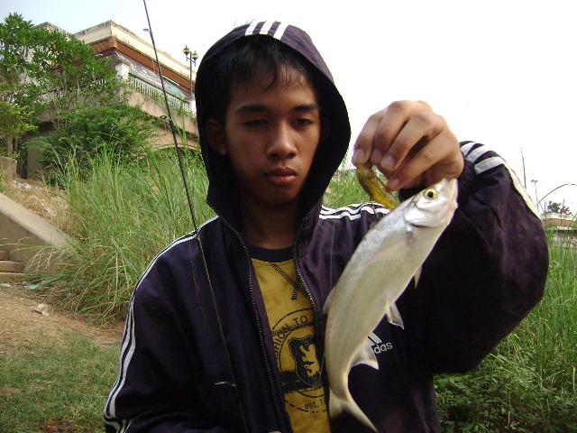 เพื่อนไปป์ตีปลายางก็ได้ ปลาแปป คร๊าปปปปปปปปป
