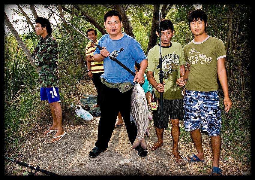        :smile:    เสียดาย ไม่ได้ถ่ายตอนอัด แต่กลับไปชั่งที่บ้านได้ 5 โลกว่าๆ :smile:

   :smile:  