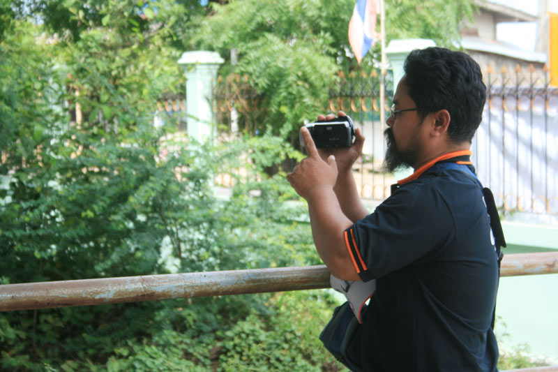 ขออนุญาตเก็บของย้ายสถานที่รายงานสดชั่วคราว
 แล้วมาลุ้นกันต่อว่า ระหว่างผู้แข่งขันบนเรือ กับ กรรมการ