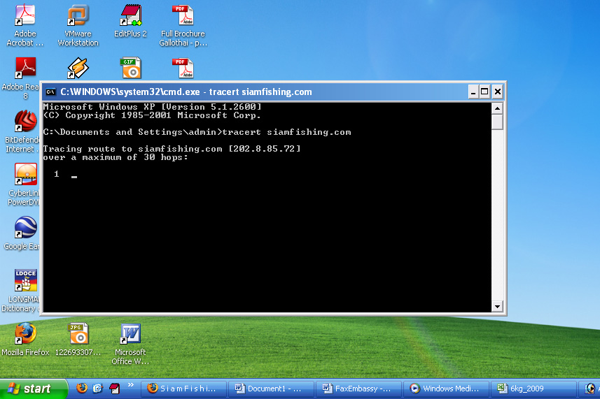 พิมพ์คำสั่ง tracert siamfishing.com เพื่อหา IP Address

ในรูป IP Address คือค่า 202.8.85.72

เมื