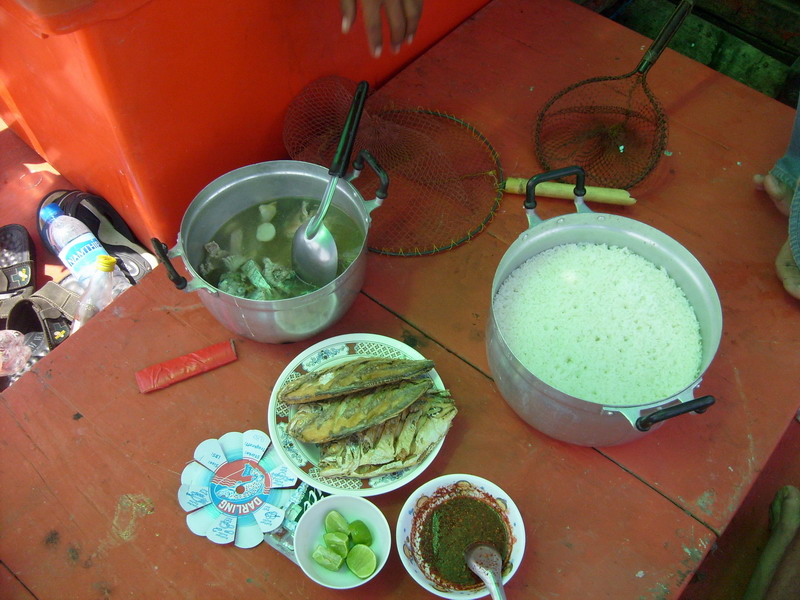 มากินข้าวกันก่อนค๊าบ
 :umh: :umh: