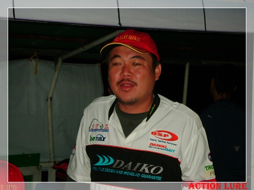 พี่เจี๊ยบพร้อมแล้วครับแต่ว่า จังซี้สิต้องถอน ( หรือเปล่าครับ )  :grin: