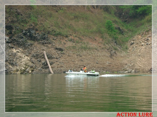 ทั้งเรือเร็ว และเรือชาวบ้านเริ่มมากันถี่ยิบ ๆ  :cheer: :cheer: :cheer:
