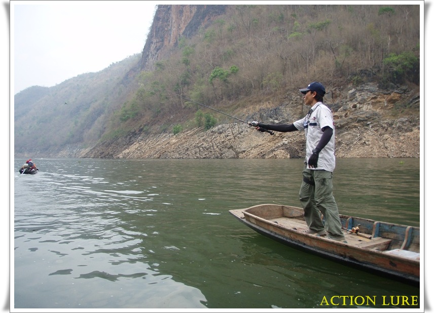 นายต่ายทักซะอยู่ไม่ได้เลย ทีมสยามแทคเคิลเลยไปเลย ดูซิเลยไม่มีเพื่อนคุยเลย :laughing: :laughing:แล้วน