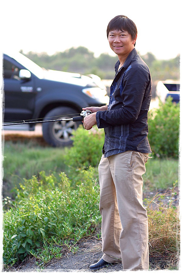 น้า thana_ampawafishing  ตามมาสมทบด้วยมาดที่เห็นแล้ว...อึ้ง.....อะไรจะหล่อปานน้าน.........


 :gr
