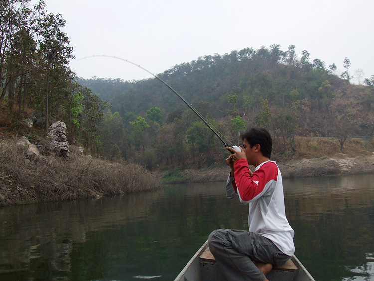 โดนอีกแระคับ

ลุงแดงเปรยว่า วันนี้หัวเรือโดนบ่อยจริงๆ  :laughing: