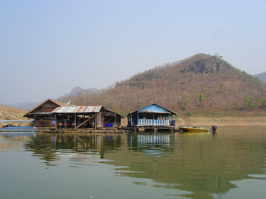 
เข้ามาพัก....ที่แพ พี่ เมือง (ข้าง ๆ แพนี้)