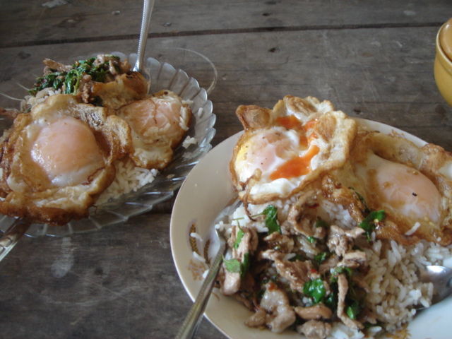 กระเพรา+ไข่เป็ดดาว 2 ฟอง :umh: