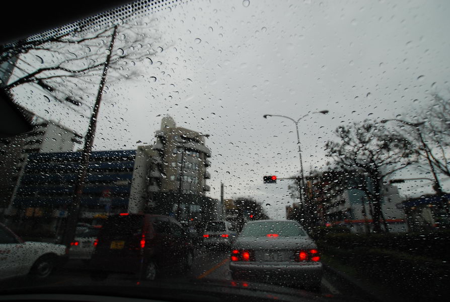 ฝนยังไม่มีทีท่าว่าจะหยุดดูแล้วคงทั้งวันแน่ๆ  :frown: :frown: :frown:
