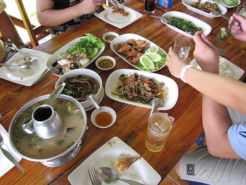 มีอะไรทานบ้างเอ่ย :umh: :umh: