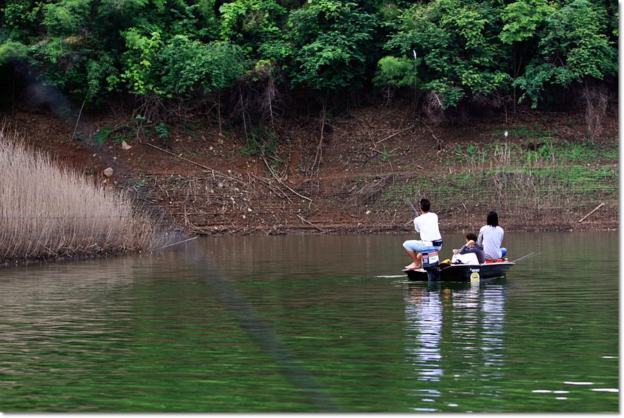 ลงเรือกันแล้ว