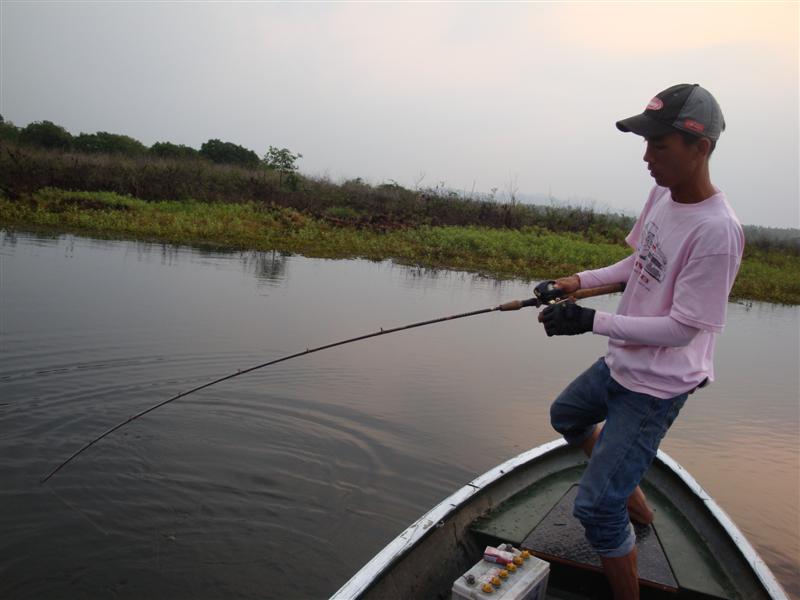 หลังจาก ขับเรือมาแบบช้าๆ มีอ่างนี้แหละครับ ที่เรือเร็ว แต่เป็นเต่าคลาน หายใจไม่ค่อยทั่วท้อง เพราะทริ